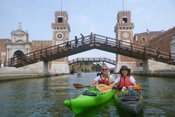 2 Hour Venice Canal Kayak Tour - Premium experience by day - Why Venice Looks Different From a Kayak