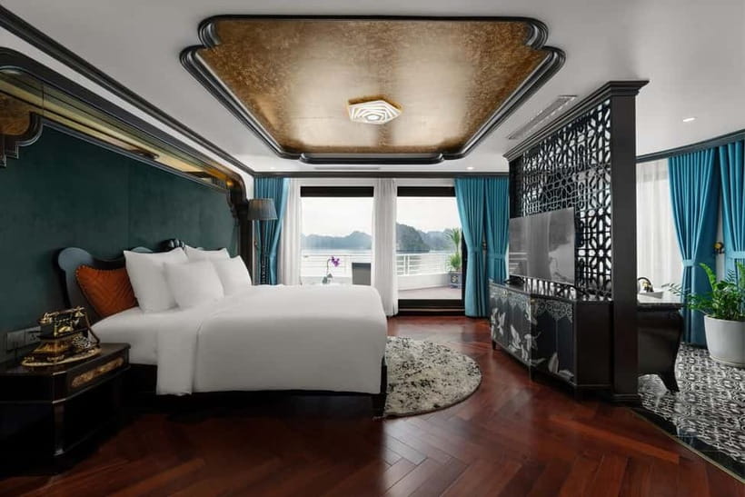 2D1N Halong Bay 6-Star Cruise: Fine Dining, Cave & Kayaking - Farewell brunch and the return to shore