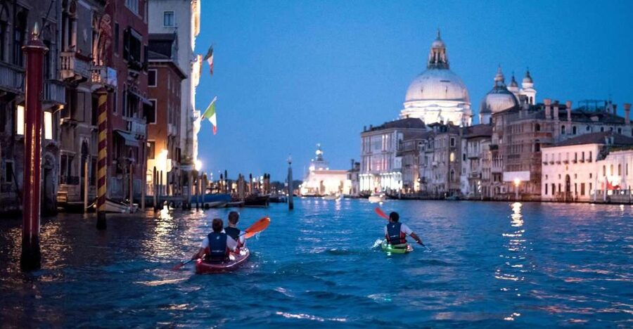 2hr Night Kayak Tour in Venice: premium tour with sunset - Why Venice looks better from a kayak