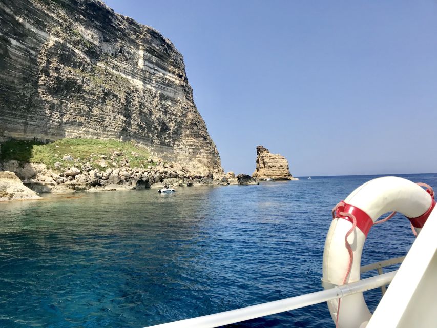5 hours Lampedusa: Boat Tour with panino SUP e snorkeling - Rabbit Island and the Coast of Lampedusa