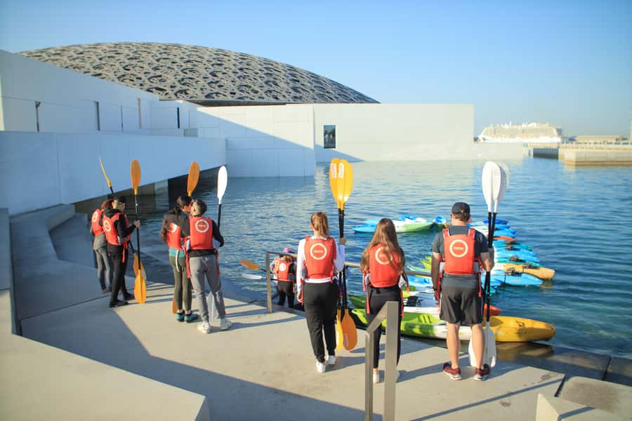 Abu Dhabi: Guided Kayak Tour around Louvre - Practical preparation for a dry ride afterward