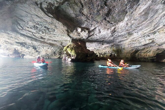 Adventure to the caves by canoe - Why the western caves make this outing different