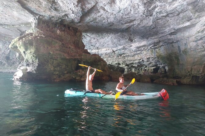 Adventure to the caves by canoe - Who will enjoy this most