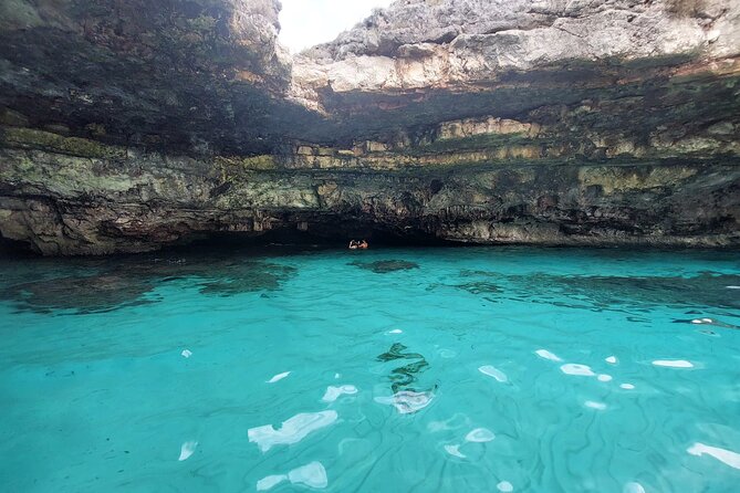 Adventure to the caves by canoe - Pasquale’s practical role on the water