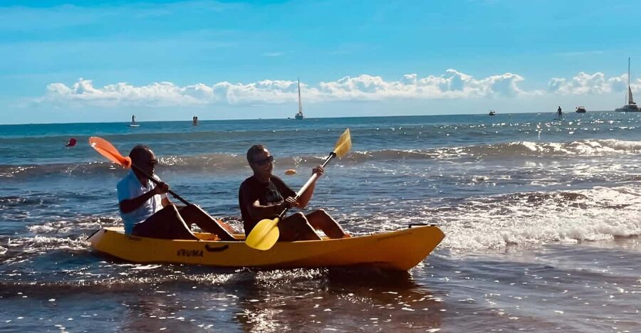 Alicante Bay: Sunset Tour in Kayak with snorkel - A sunset shaped by Alicante’s mountains