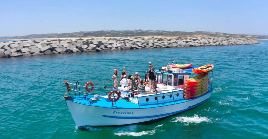 Alvor: Explore Caves Boat and Kayak Tour - Frontino, an old fishing boat with room to breathe