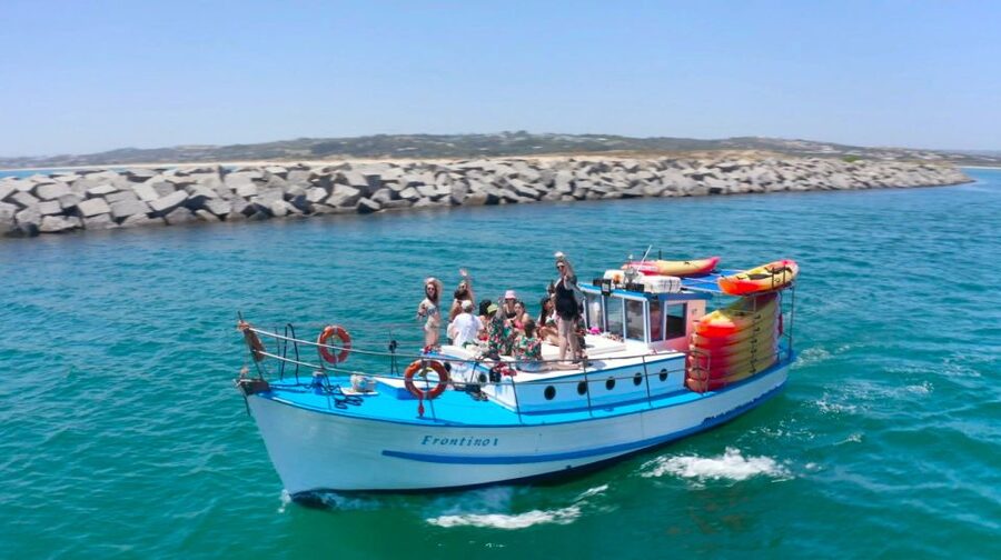 Alvor: Explore Caves Boat and Kayak Tour - Kayaking into caves and narrow coastal spaces