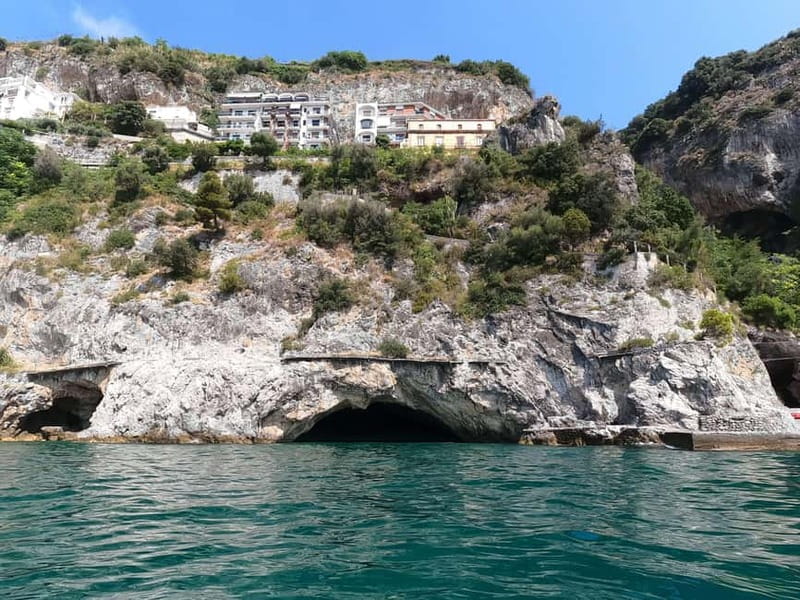 Amalfi Coast: Kayak, Snorkeling, Pandora Cave & Hidden Beach - How the guides shape the day