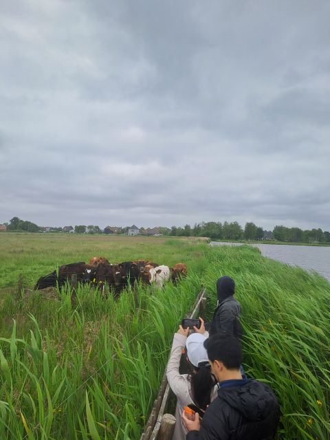 Amsterdam: Countryside Bike and Kayak Guided Tour - Two hours on the waterways of Broek in Waterland