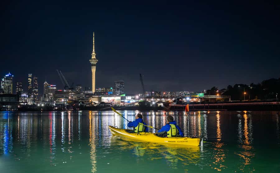 Auckland: City Lights Night Kayak Tour - Why a night kayak gives Auckland a different face