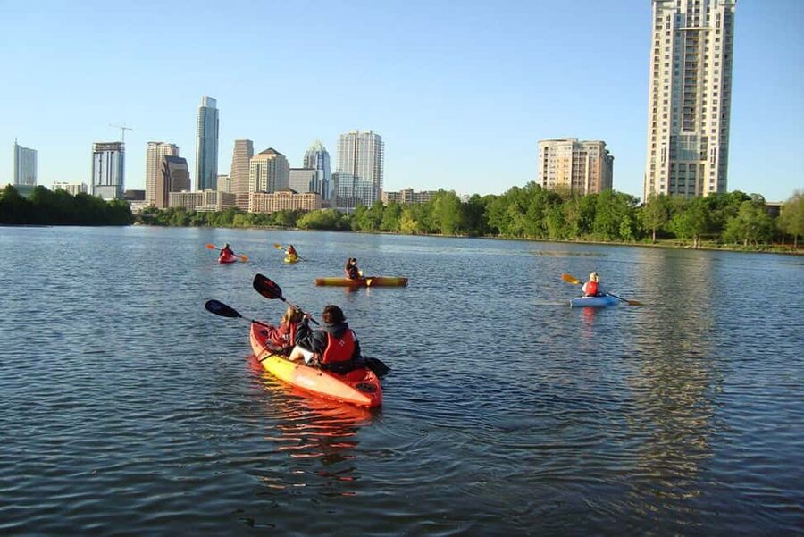 Austin: Kayak and Canoe Rental on Lady Bird Lake - The first strokes on Lady Bird Lake