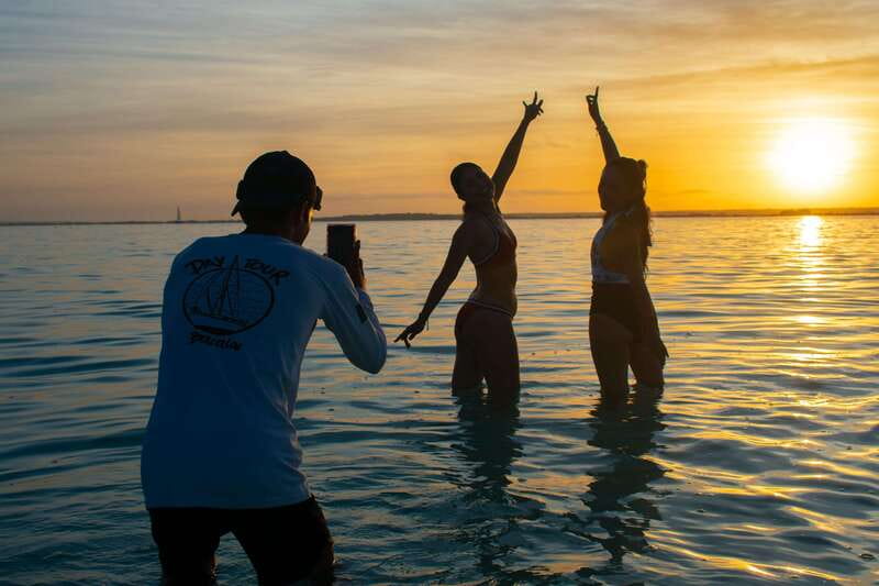 Bacalar: Sunrise Paddleboard Tour with Floating Picnic - Guide quality and the beginner question