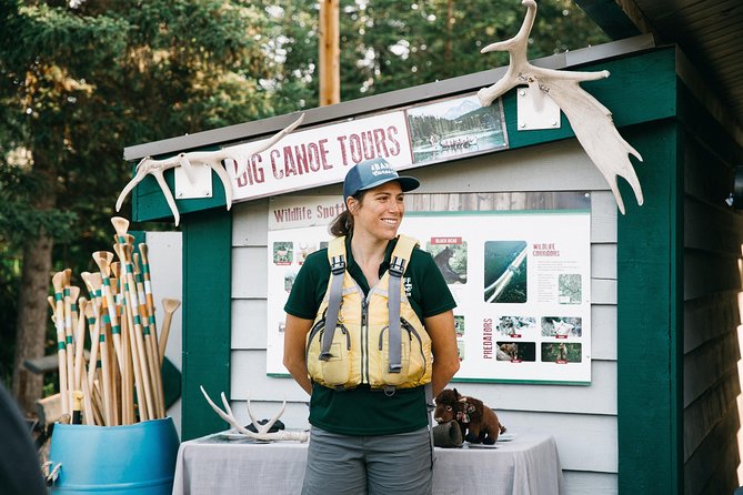 Banff National Park Big Canoe Tour - Family appeal and group dynamics