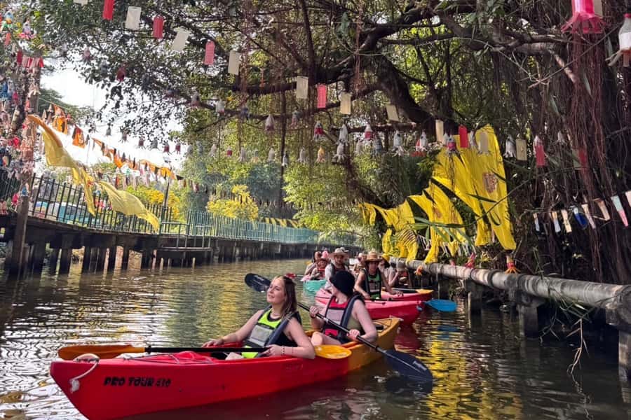Bangkok: Damnoen Saduak Market & Kayaking Adventure - Damnoen Saduak by boat