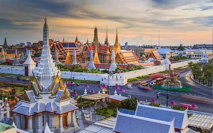 Bangkok: Damnoen Saduak Market & Kayaking Adventure - Maeklong Railway Market and the disappearing stalls