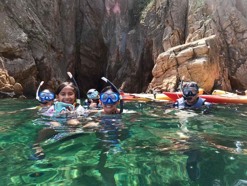 Barcelona: Costa Brava Kayaking & Snorkeling Tour with Lunch - Changing rooms, storage, and photographs