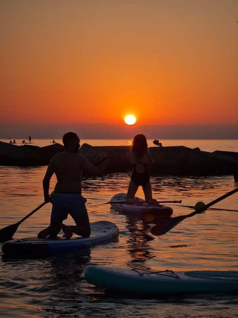 Barcelona: Paddleboarding at Sunrise. Includes: instructor, photos, equipment - Photos without keeping your phone in hand