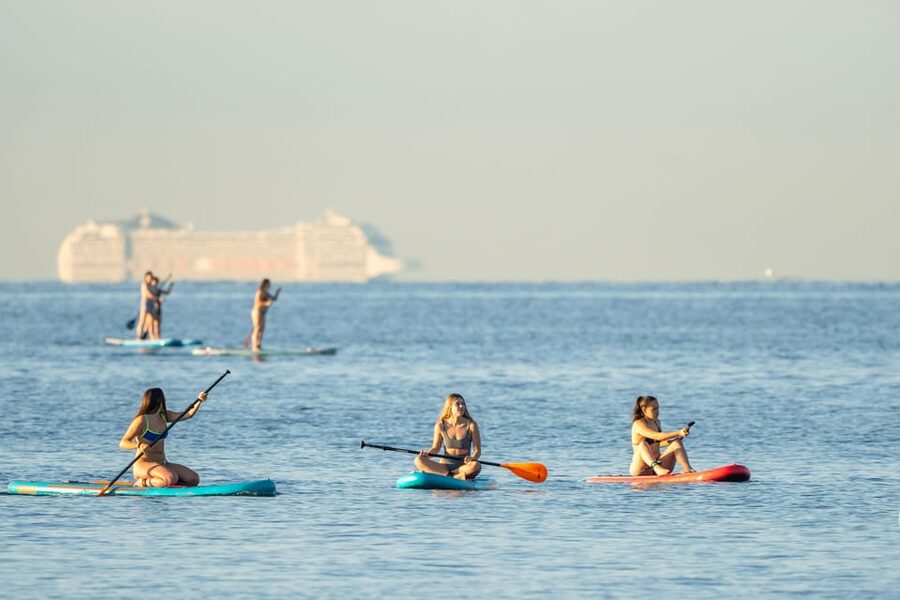 Barcelona: Sunset Paddleboarding Experience with 1 Beer - Why the guide can make or break the session