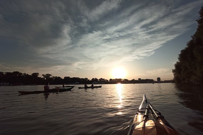 Belgrade sunset kayak tour - The mosquito problem at the launch dock