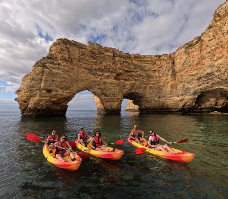 Benagil: 1:30Hour Kayak Rental with Private Parking - The Praia da Marinha swimming stop