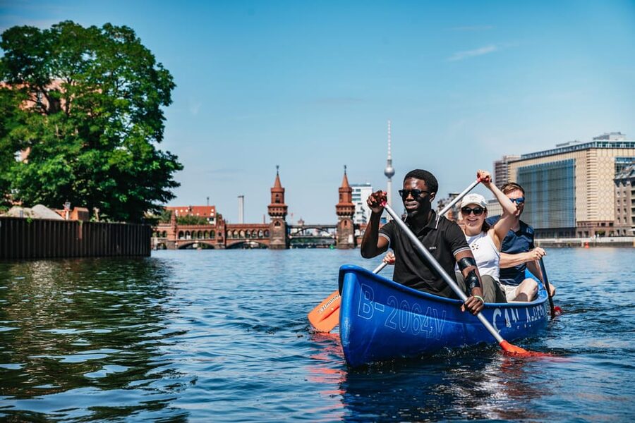 Berlin: Guided Tour by Canoe - Why Berlin looks better from the Landwehr Canal