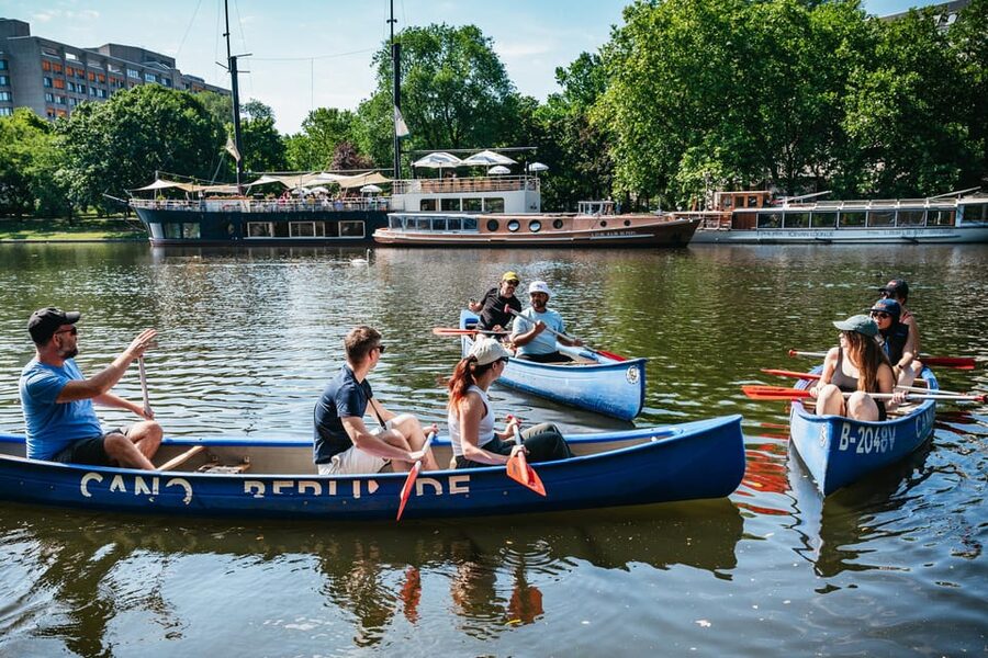 Berlin: Guided Tour by Canoe - Oberbaum Bridge and Badeschiff