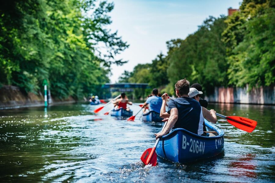 Berlin: Guided Tour by Canoe - The guides and the quality of the commentary