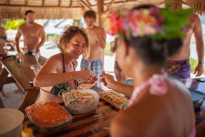 Bora Bora Snorkel Cruise by Polynesian Outrigger Canoe with BBQ Island Lunch - Guides make a major difference