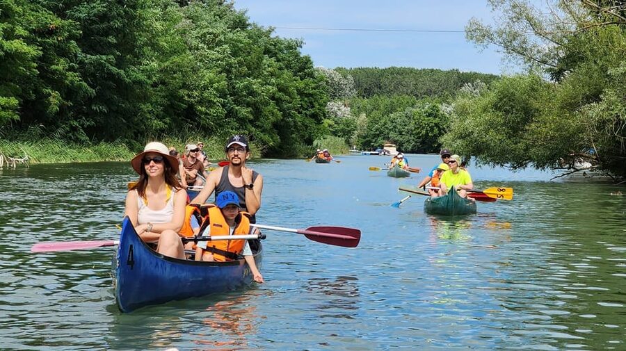 Budapest: Canoeing the Danube w or wo Sauna or Danube Beach - Who will enjoy this Danube day most