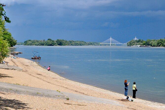 Budapest North Canoe Trip - Paddling upstream through a quieter Danube branch