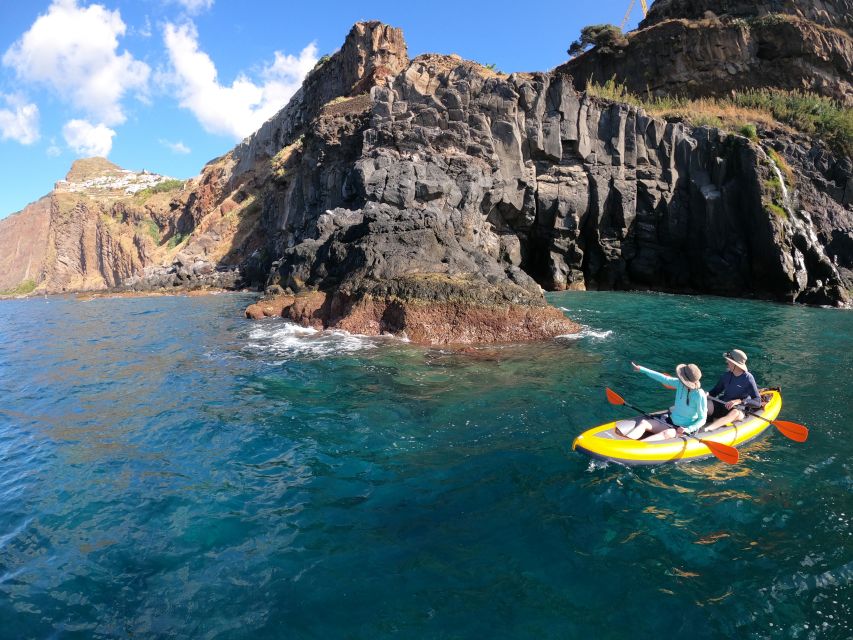 Câmara de Lobos: Private Guided Kayaking Tour in Madeira - Paddling along Madeira’s steep coast