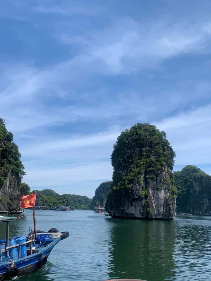 Cat Ba: Lan Ha and Ha Long Bay Boat Tour with Kayaking, Cave - Why Lan Ha Bay makes a better day trip for some people