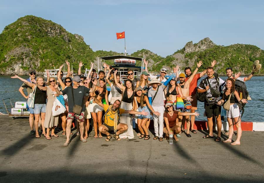Cat Ba: Lan Ha & Ha Long Bay Kayak & Snorkel Boat Tour - Cai Beo Floating Village: an early look at life on the water