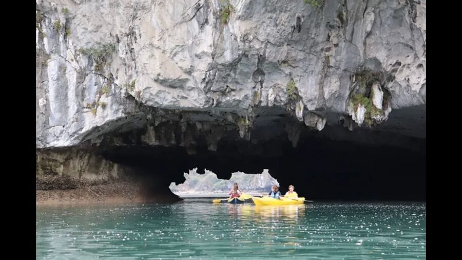 Cat Ba: Lan Ha & Ha Long Bay Kayak & Snorkel Boat Tour - Ba Trai Dao Beach: swimming, snorkeling, and jumping