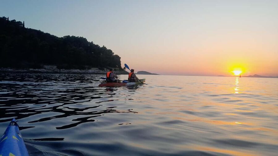 Cavtat: 'Pomalo' Sunset Guided Sea Kayaking Tour - What the small group changes