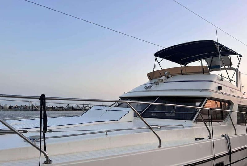 Chania: Private Cruise with Sup Food & Unlimited Drinks - Meeting Captain Giannis at Souda