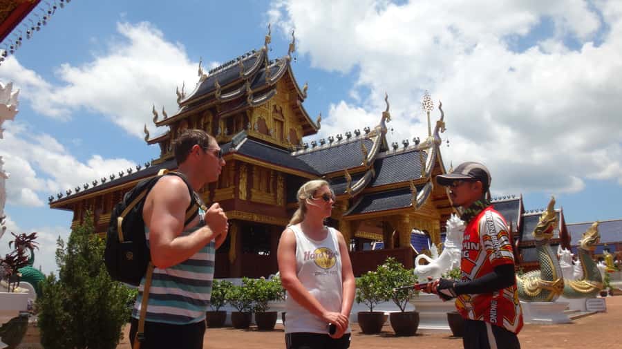 Chiang Mai: 25km Leisure Mountain Biking & Jungle Kayaking - A market stop with a local feel