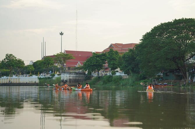 Chiang Mai:Explore kayaking through Mae Ping River on sunset - Seeing Kad Luang from the river