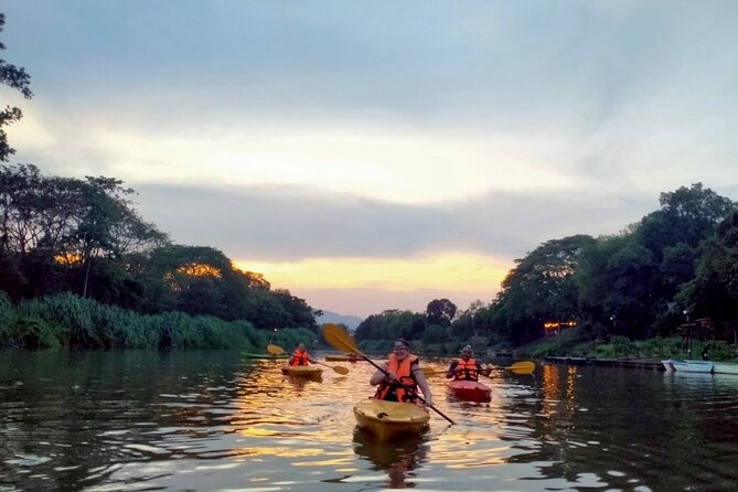 Chiang Mai: Kayak Under the Stars – 6 km to the Heart of the City - Moving toward the city lights