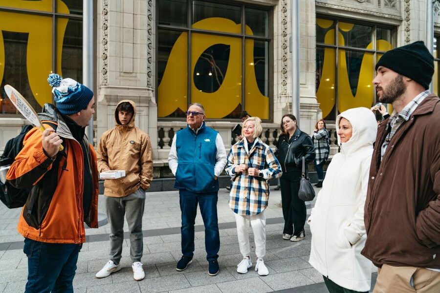 Chicago: Classic Food & Walking Tour with Free Bike or Kayak - Brownie, gelato, churro, and Garrett’s popcorn
