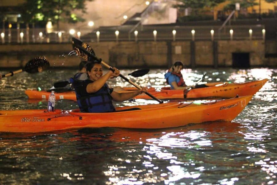 Chicago: Moonlight Paddle Tour on the Chicago River - Seeing Chicago from the river after dark