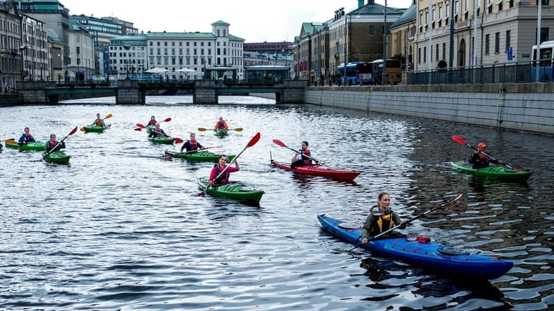 City Kayak Tour - A gentle start along the river
