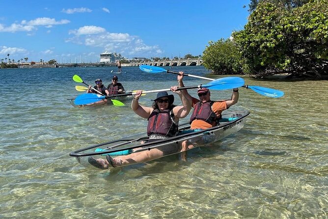Clear Kayak Tour in Condado Lagoon - Paddling across Laguna del Condado