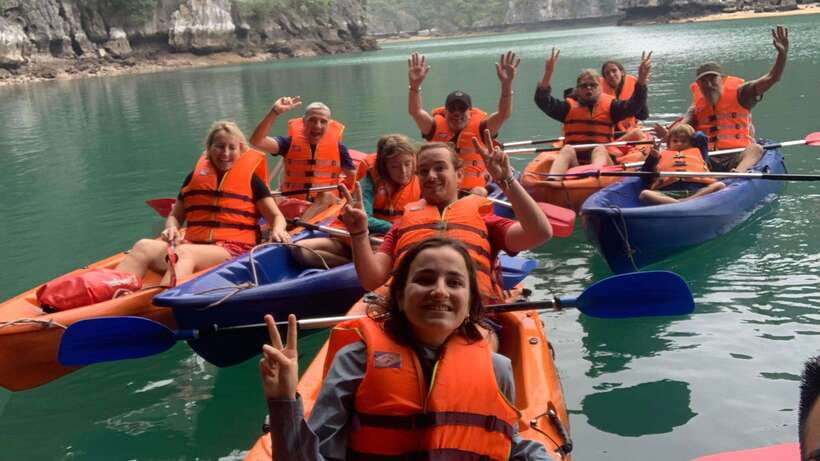 Đảo Cát Bà : 1Day Kayaking,Swimming,Cycling,Snorkeling,Lunch - 8:00 pickup and the short ride to Bèo Harbour