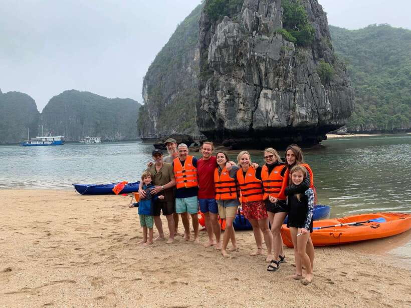 Đảo Cát Bà : 1Day Kayaking,Swimming,Cycling,Snorkeling,Lunch - Ninety minutes of kayaking through caves and lagoons