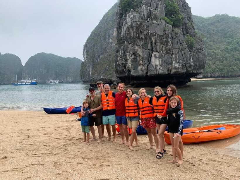 Đảo Cát Bà : 1Day Kayaking,Swimming,Cycling,Snorkeling,Lunch - Cycling through rice fields to Viet Hai Village
