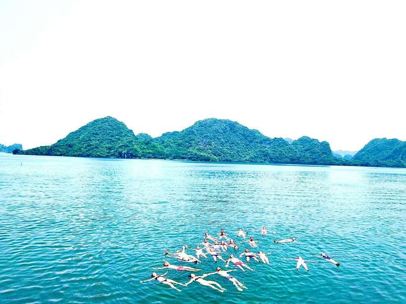 Đảo Cát Bà : 1Day Kayaking,Swimming,Cycling,Snorkeling,Lunch - Floating Fishing Village and the first views of Lan Ha Bay