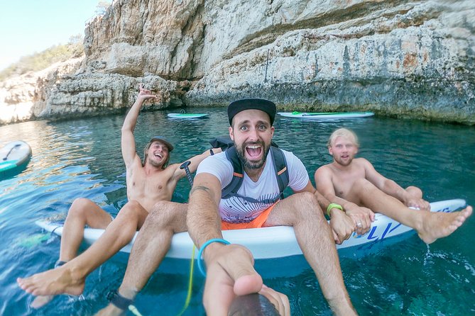 Discover the best corners of the island in paddle surf - What the group size means on the water
