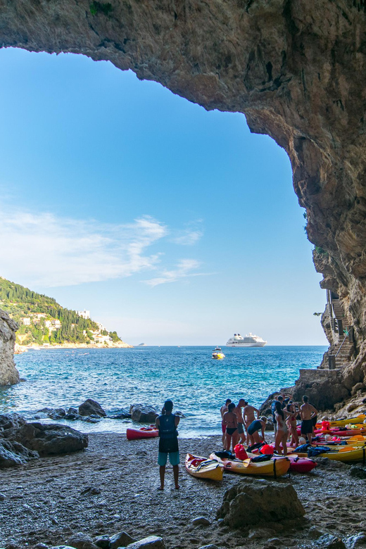 Dubrovnik: Afternoon Kayaking and Snorkeling Tour - The slow return along the coast