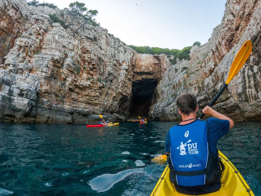 Dubrovnik: Guided Sunset Sea Kayaking Tour with Wine - Sunset, wine, and the final paddle back